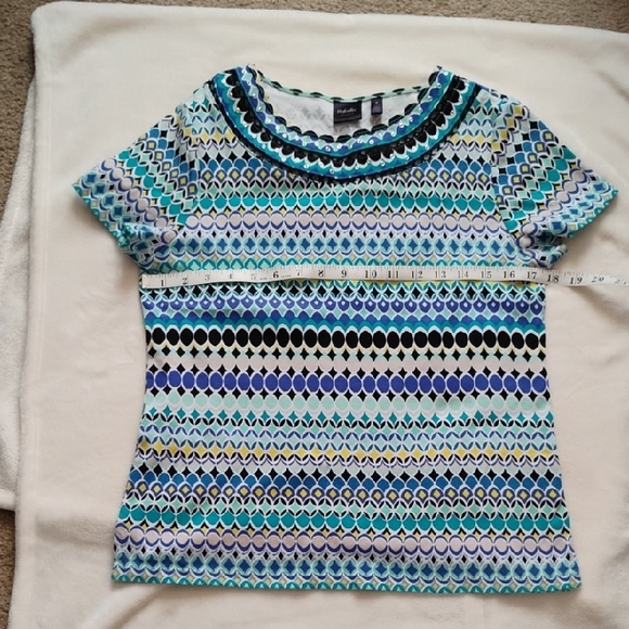 Chic Geometric Patterned Top - Picture 10 of 10